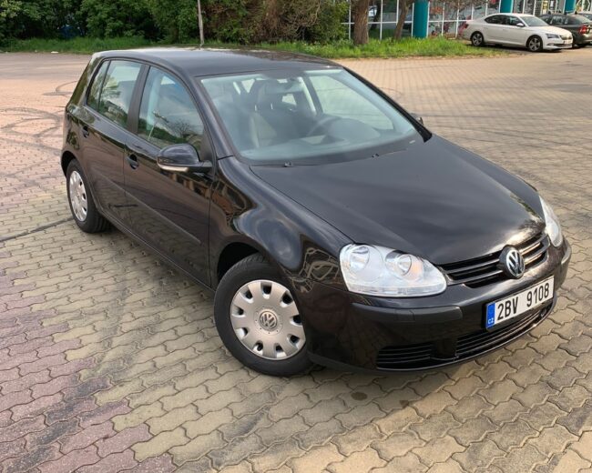 osobní automobil Volskwagen golf